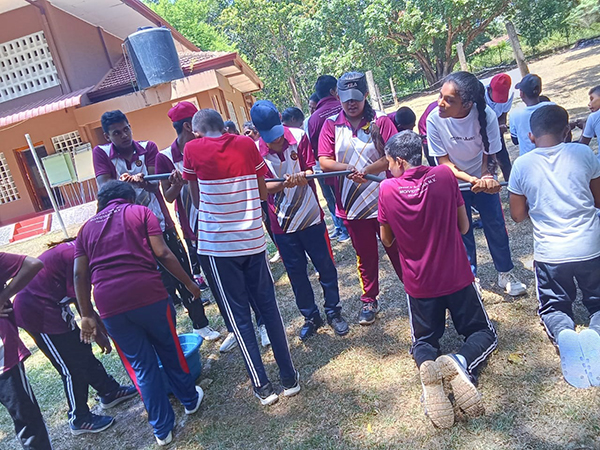 නායකත්ව කදවුර..